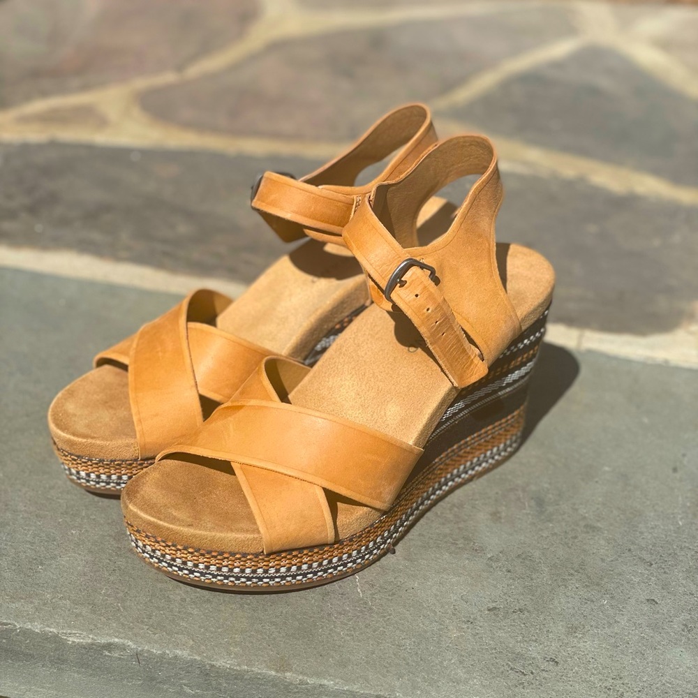 Lightly worn Lucky platform shoes- size 7.5